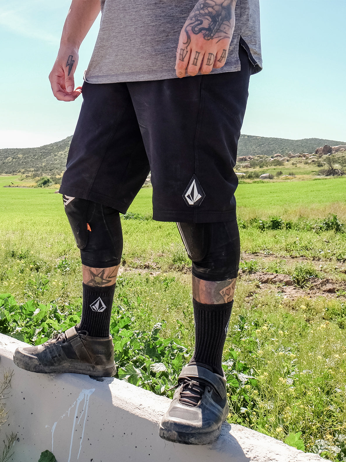 VOLCOM TRAIL RIPPER SHORT サイズ30 ブラック A0922300_BLK_F.jpg?v=