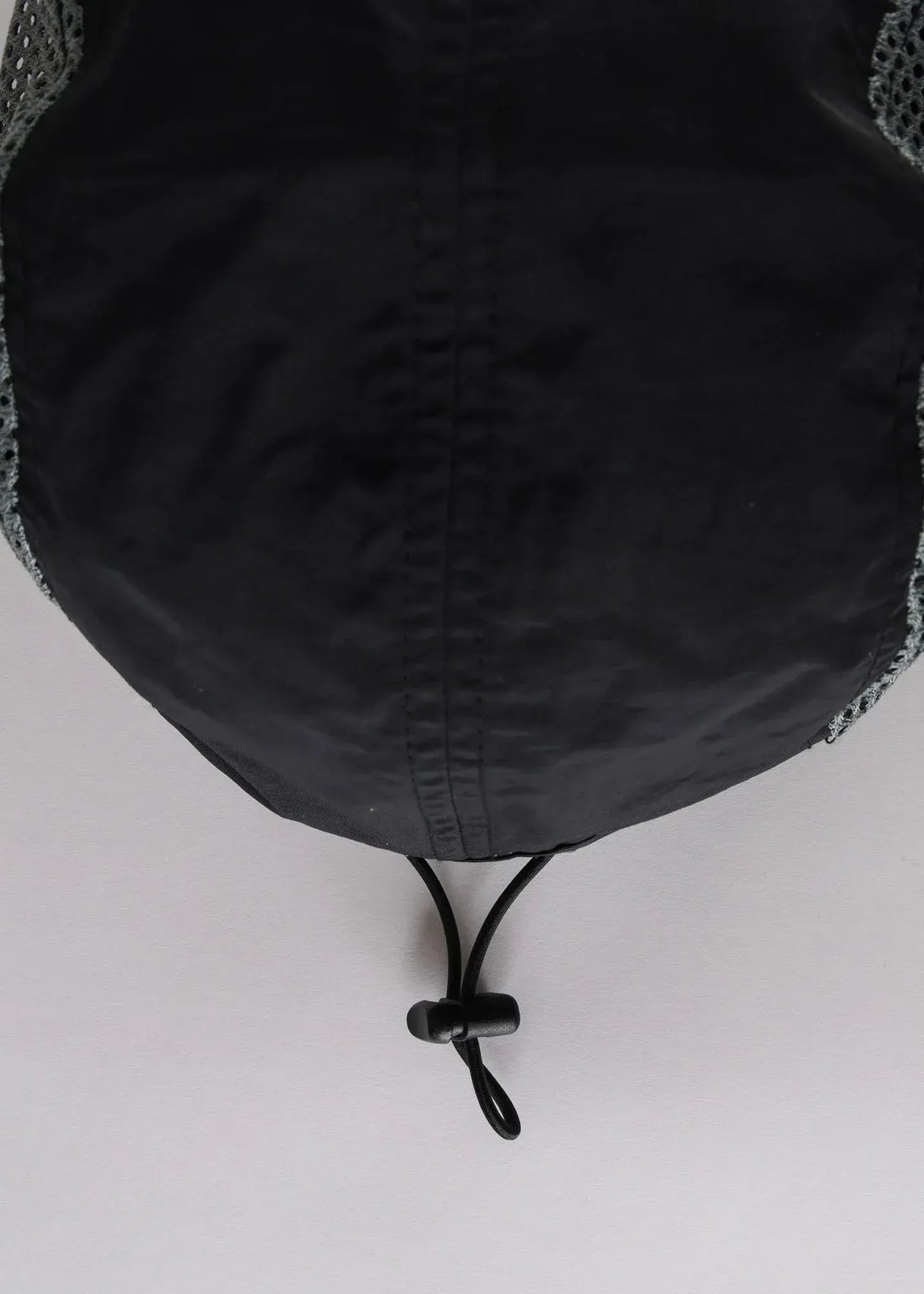 Rivvia Projects RACETRACK RUNNING CAP - BLACK GREY