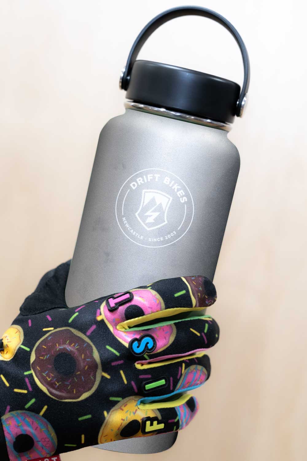 Hydro Flask X Drift Bikes 32oz (946ml) WIDE Drink Bottle 2.0 Graphite