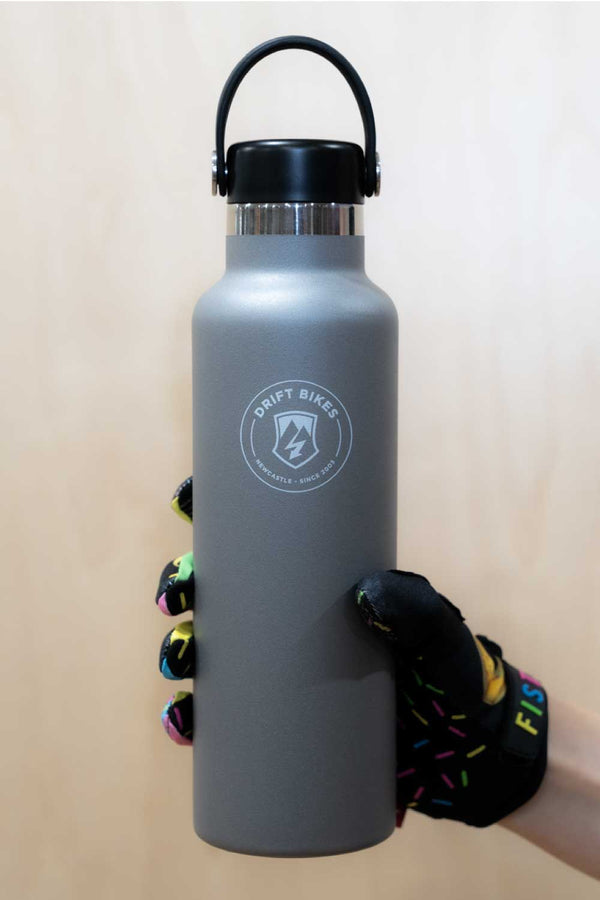 Hydro Flask X Drift Bikes 21oz (621ml) Standard Mouth Drink Bottle Graphite