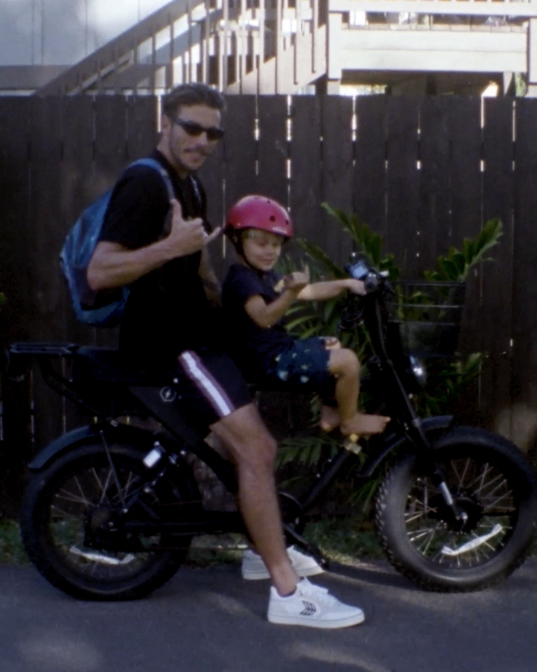 Pedal Electric AWD Black Electric Bike